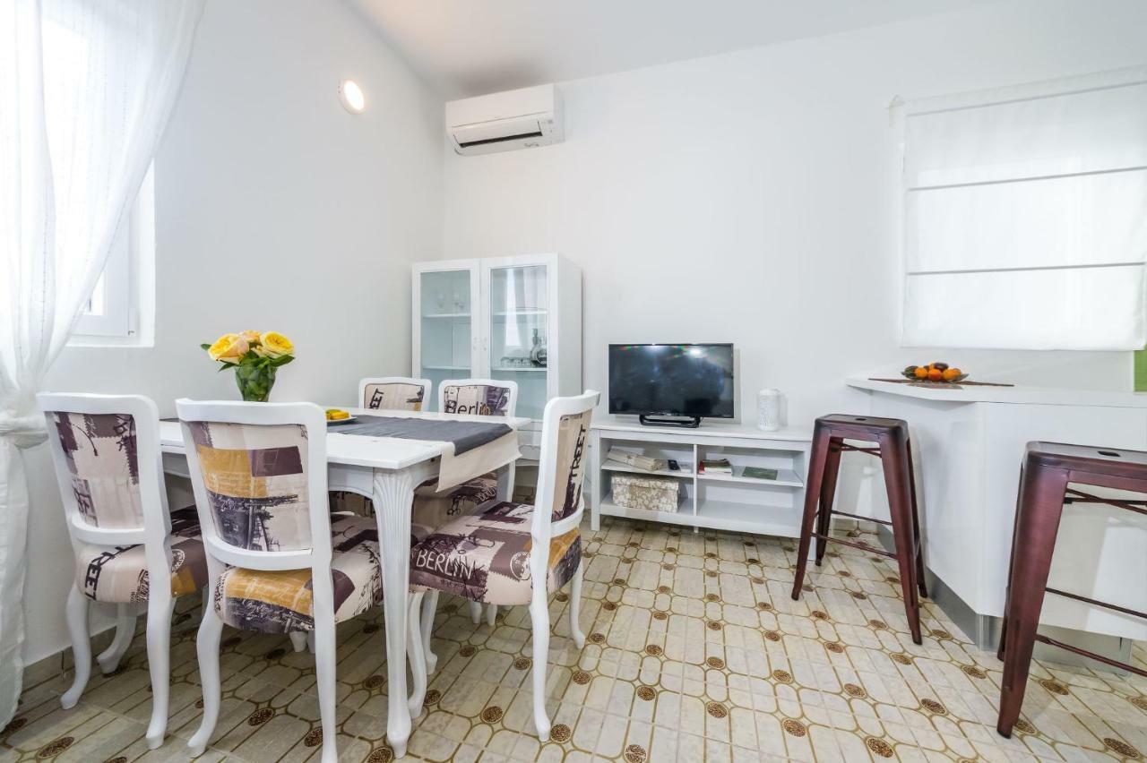Sestrice Apartment Драге Екстериор снимка